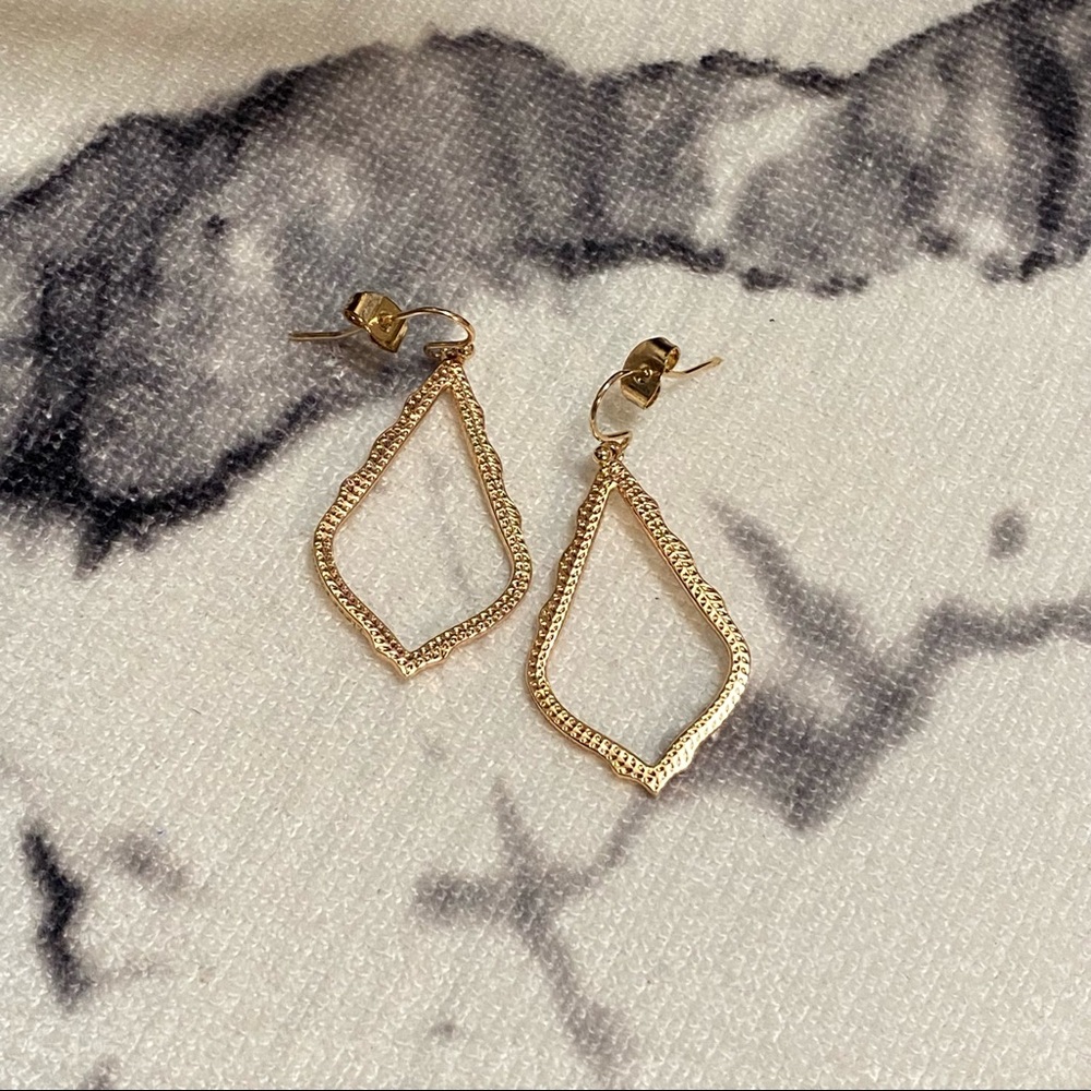 Kendra Scott Sophee Drop Earrings in Gold